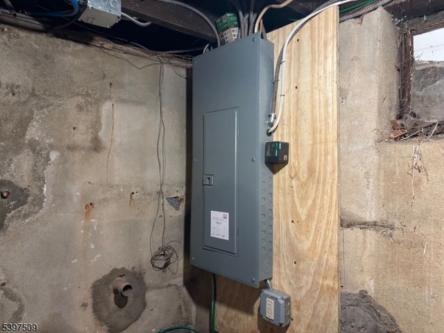 10 Brooks Blvd, Manville Boro, NJ 08835