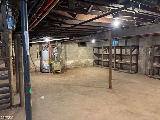 10 Brooks Blvd, Manville Boro, NJ 08835