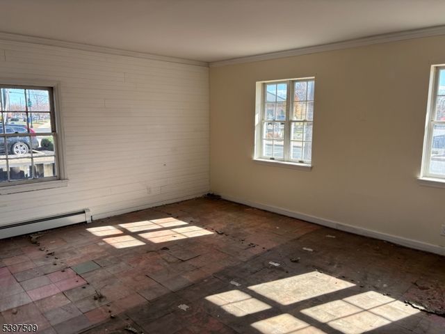 10 Brooks Blvd, Manville Boro, NJ 08835