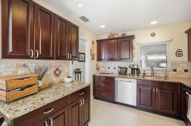 2320 AQUABLUFF PLACE V274, Sarasota, FL 34231