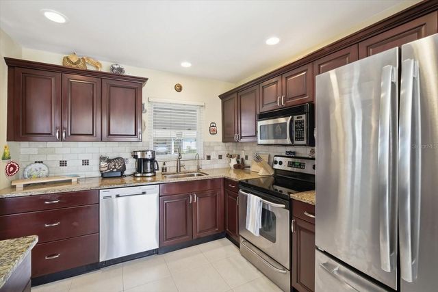 2320 AQUABLUFF PLACE V274, Sarasota, FL 34231