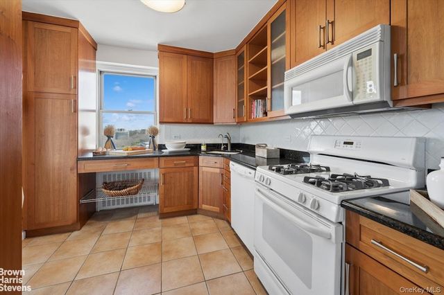 2621 Palisade Avenue 14C, Bronx, NY 10463