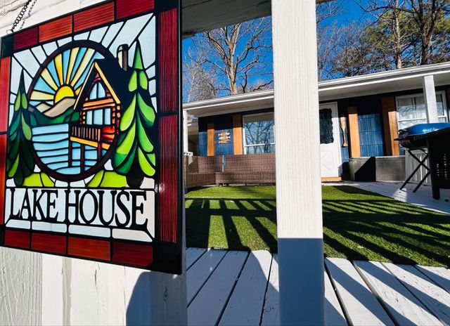 81 E Lakeshore Drive, Cherokee Village, AR 72529