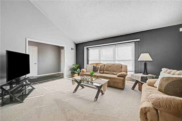 1300 E 153rd Street, Olathe, KS 66062