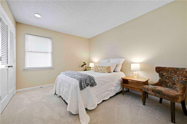 1300 E 153rd Street, Olathe, KS 66062