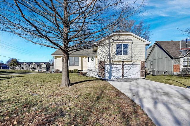 1300 E 153rd Street, Olathe, KS 66062