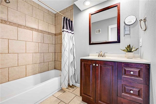 1300 E 153rd Street, Olathe, KS 66062