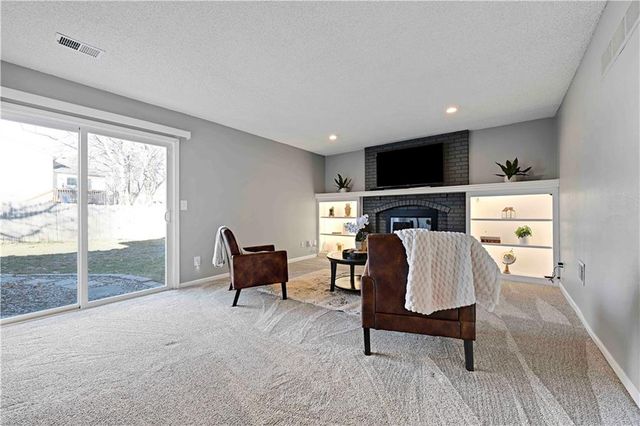 1300 E 153rd Street, Olathe, KS 66062