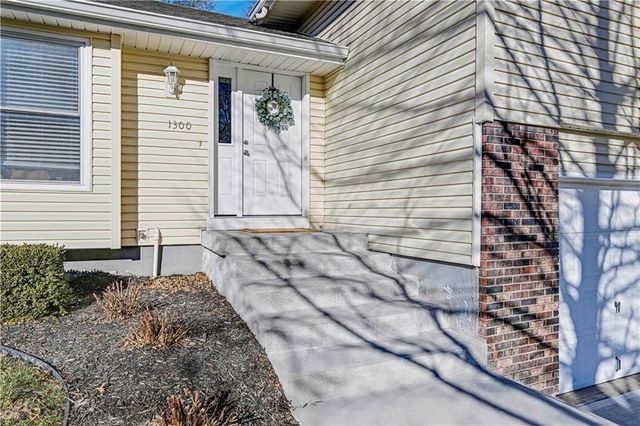 1300 E 153rd Street, Olathe, KS 66062