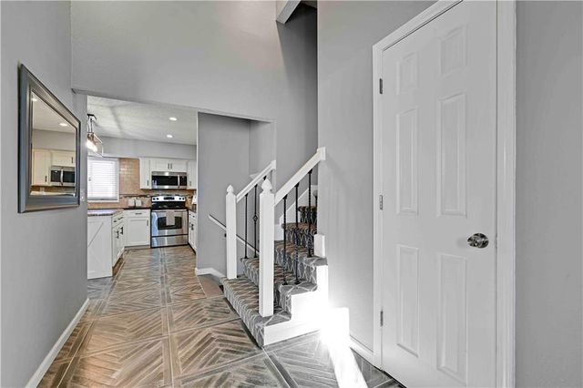 1300 E 153rd Street, Olathe, KS 66062