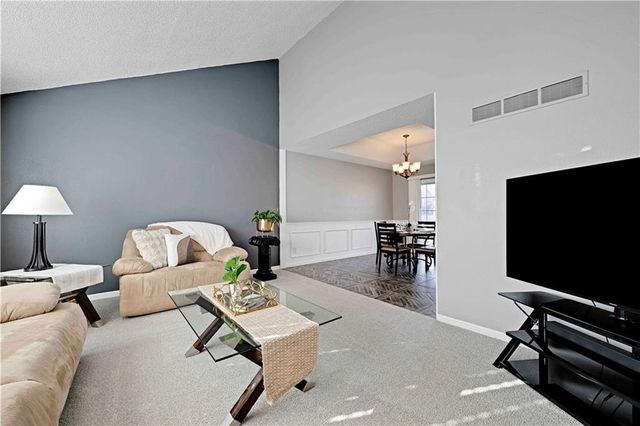 1300 E 153rd Street, Olathe, KS 66062