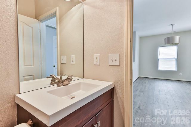 8946 Chalkstone Road, Charlotte, NC 28216