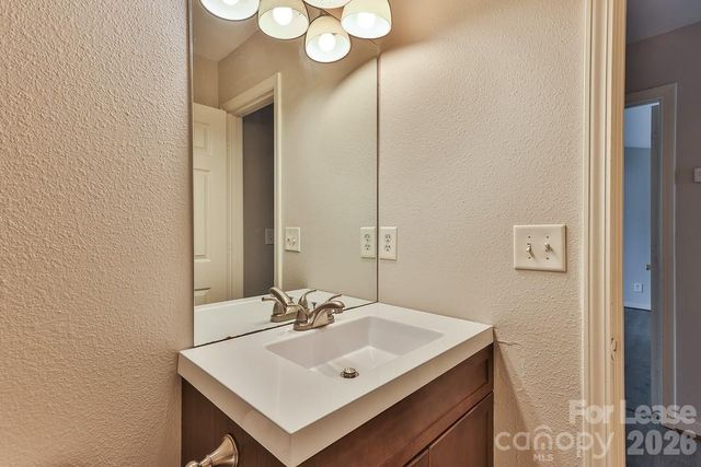 8946 Chalkstone Road, Charlotte, NC 28216