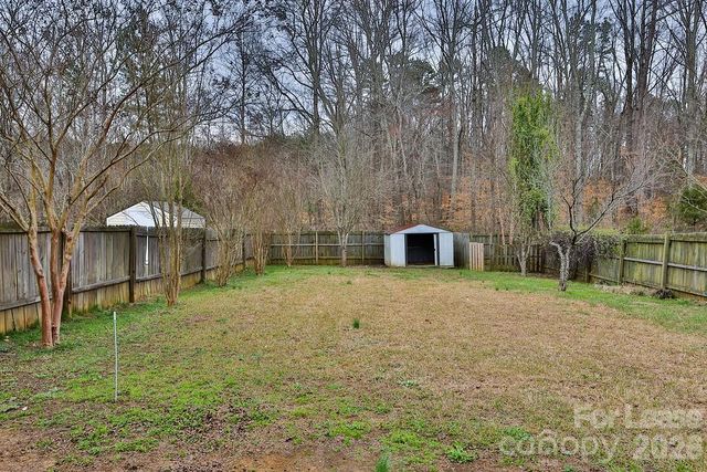 8946 Chalkstone Road, Charlotte, NC 28216