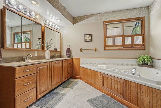 9559 E H J Avenue, Galesburg, MI 49053