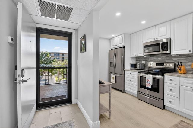 6 Royal Palm Way 409, Boca Raton, FL 33432