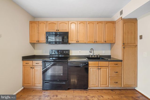 10 INGLESIDE CT, Rockville, MD 20850