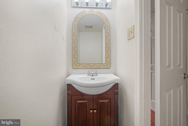 10 INGLESIDE CT, Rockville, MD 20850