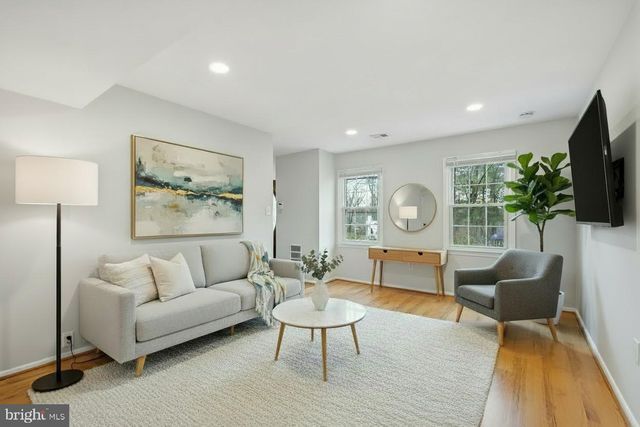 10 INGLESIDE CT, Rockville, MD 20850