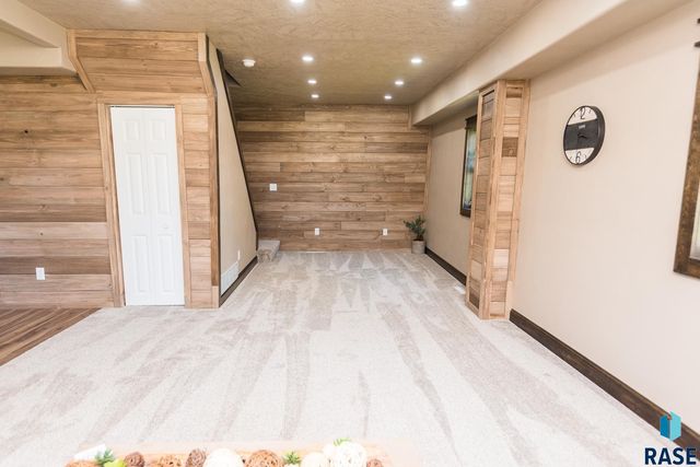 105 S Louise Ave S Avenue S, Worthing, SD 57077