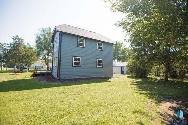 105 S Louise Ave S Avenue S, Worthing, SD 57077