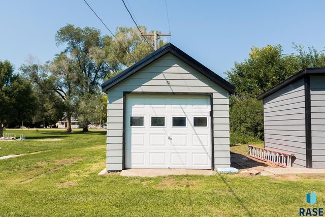 105 S Louise Ave S Avenue S, Worthing, SD 57077