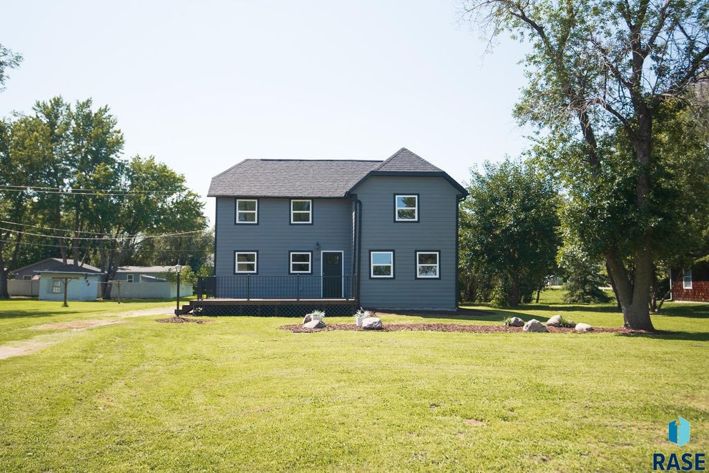 105 S Louise Ave S Avenue S, Worthing, SD 57077