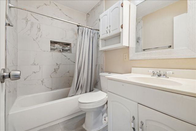 6227 Springwood Drive, Arlington, TX 76001