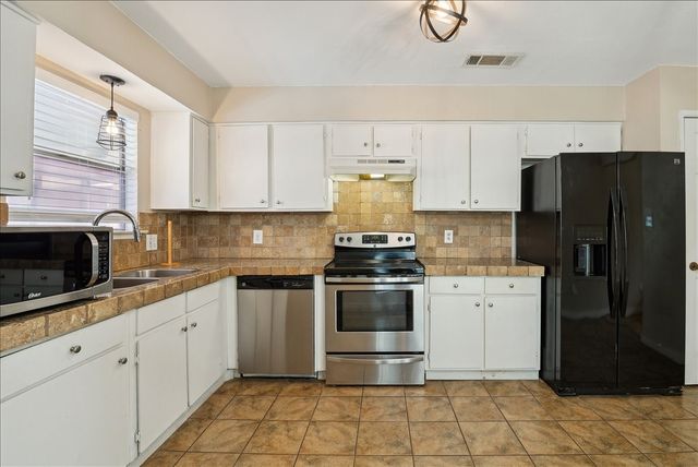 6227 Springwood Drive, Arlington, TX 76001