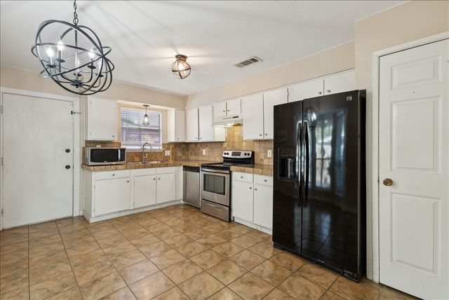 6227 Springwood Drive, Arlington, TX 76001