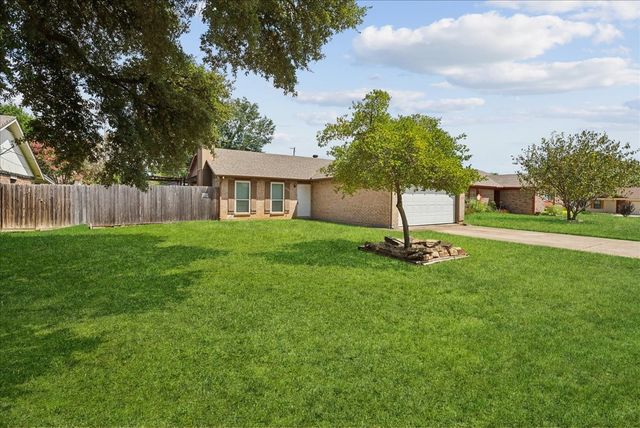6227 Springwood Drive, Arlington, TX 76001