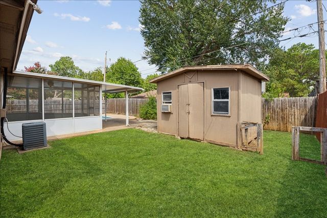 6227 Springwood Drive, Arlington, TX 76001