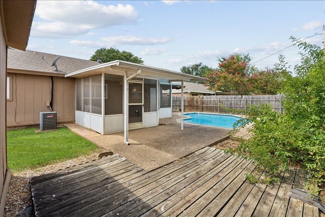 6227 Springwood Drive, Arlington, TX 76001