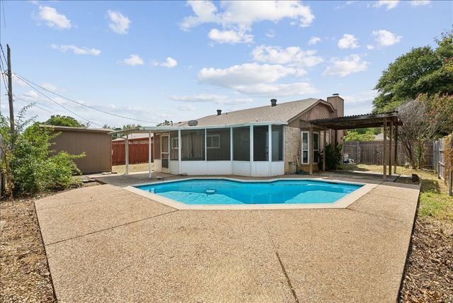 6227 Springwood Drive, Arlington, TX 76001