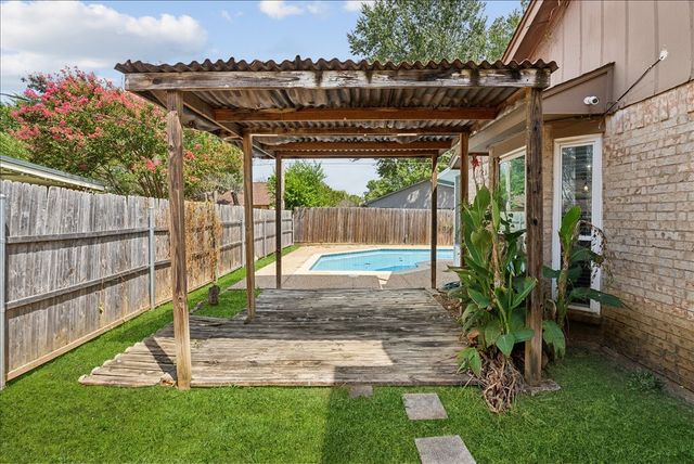 6227 Springwood Drive, Arlington, TX 76001