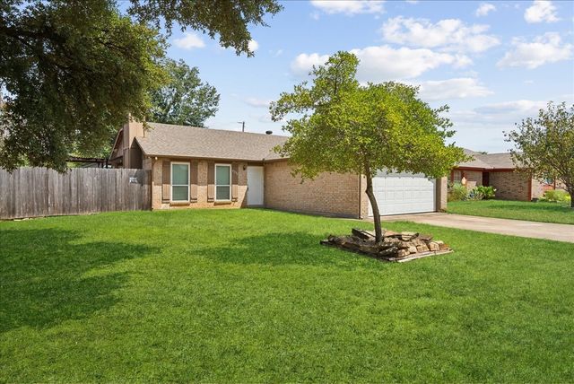 6227 Springwood Drive, Arlington, TX 76001