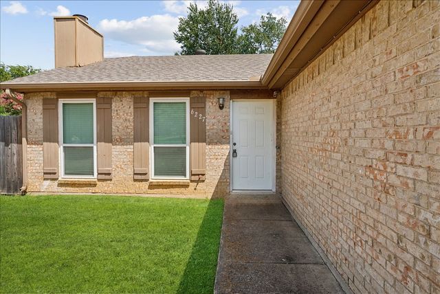6227 Springwood Drive, Arlington, TX 76001