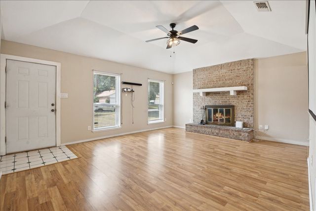 6227 Springwood Drive, Arlington, TX 76001