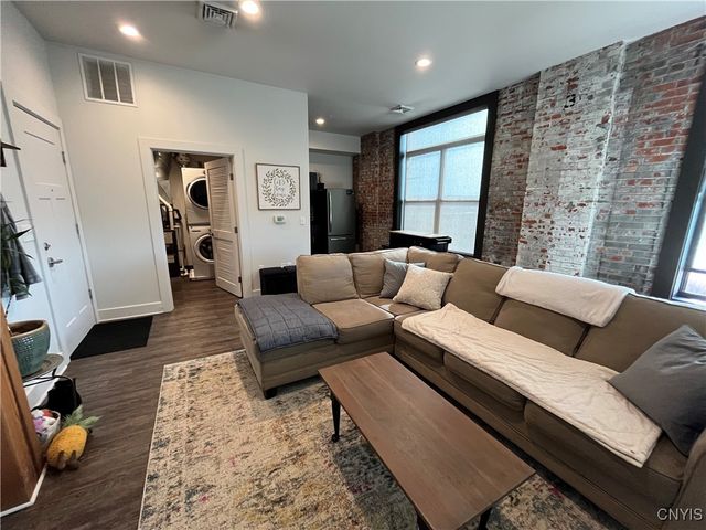 800 North Clinton Street, Syracuse, NY 13202