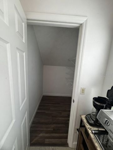 31 DEACON JONES BOULEVARD A & B, Orlando, FL 32810