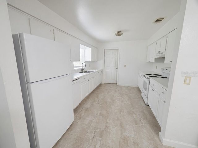 31 DEACON JONES BOULEVARD A & B, Orlando, FL 32810