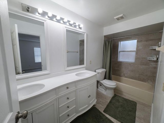 31 DEACON JONES BOULEVARD A & B, Orlando, FL 32810
