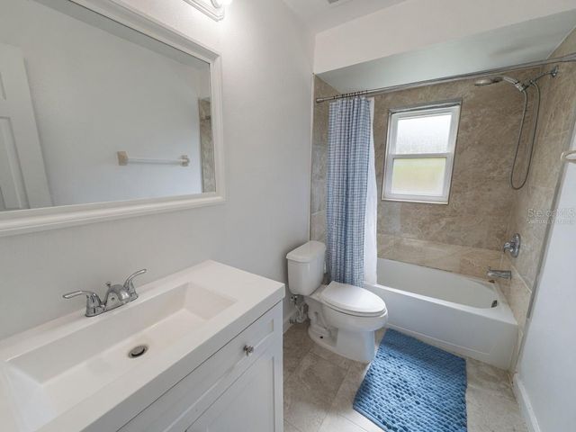 31 DEACON JONES BOULEVARD A & B, Orlando, FL 32810