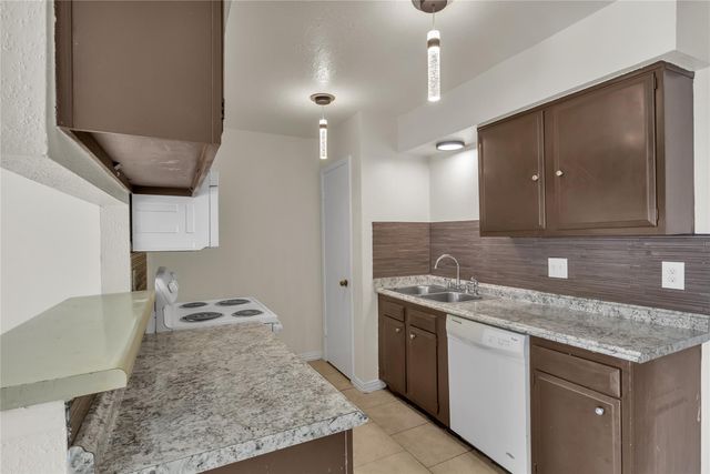 6913 Chasewood Dr, Missouri City, TX 77489