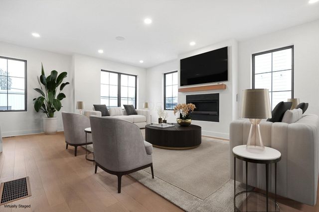 1242 Oxley Road, Columbus, OH 43212