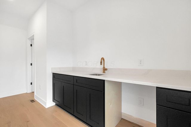 1242 Oxley Road, Columbus, OH 43212