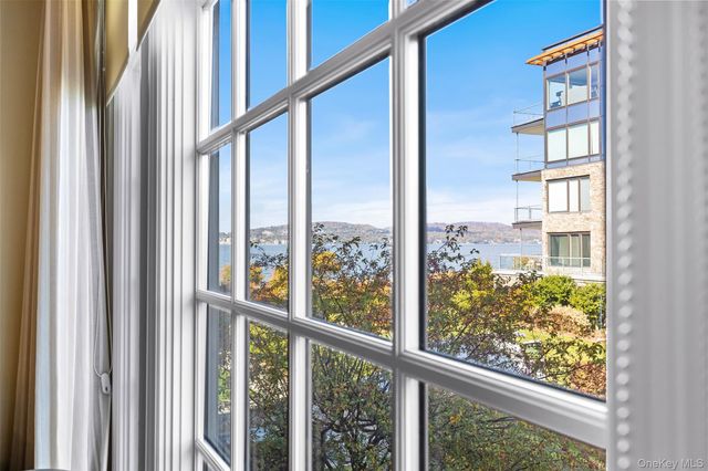 12 Rivers Edge Drive, Tarrytown, NY 10591