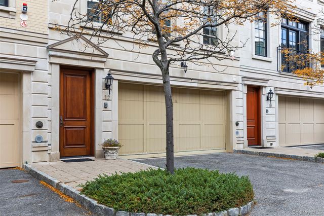 12 Rivers Edge Drive, Tarrytown, NY 10591