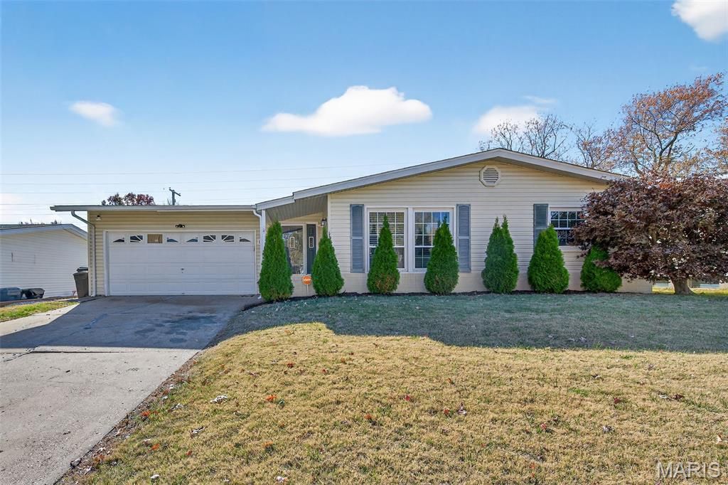 1370 Madison Lane, Florissant, MO 63031