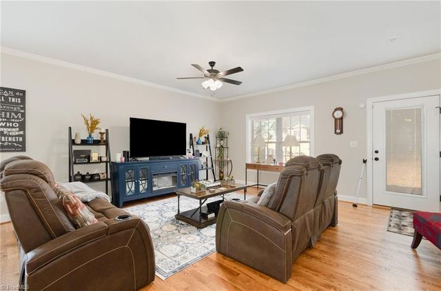 933 Arrowhead Court, Mebane, NC 27302